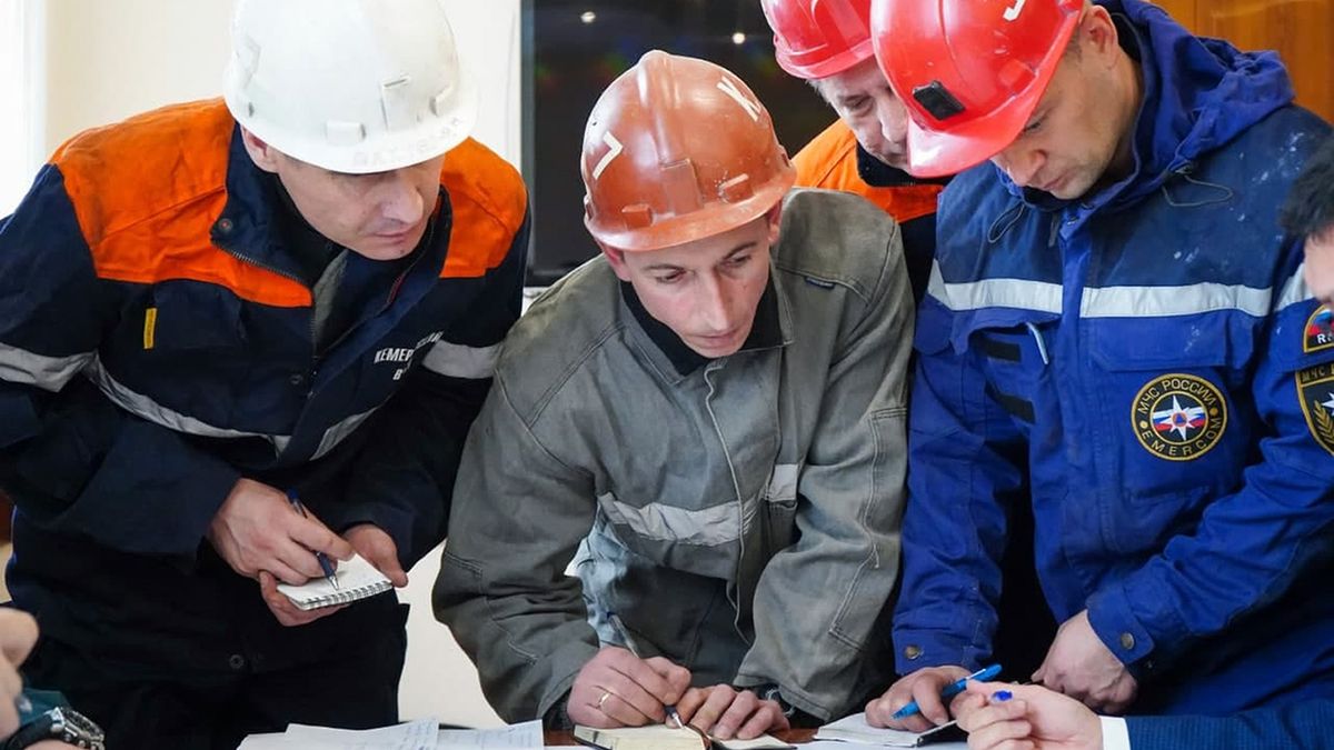 Při důlním neštěstí na Sibiři zahynulo 52 lidí