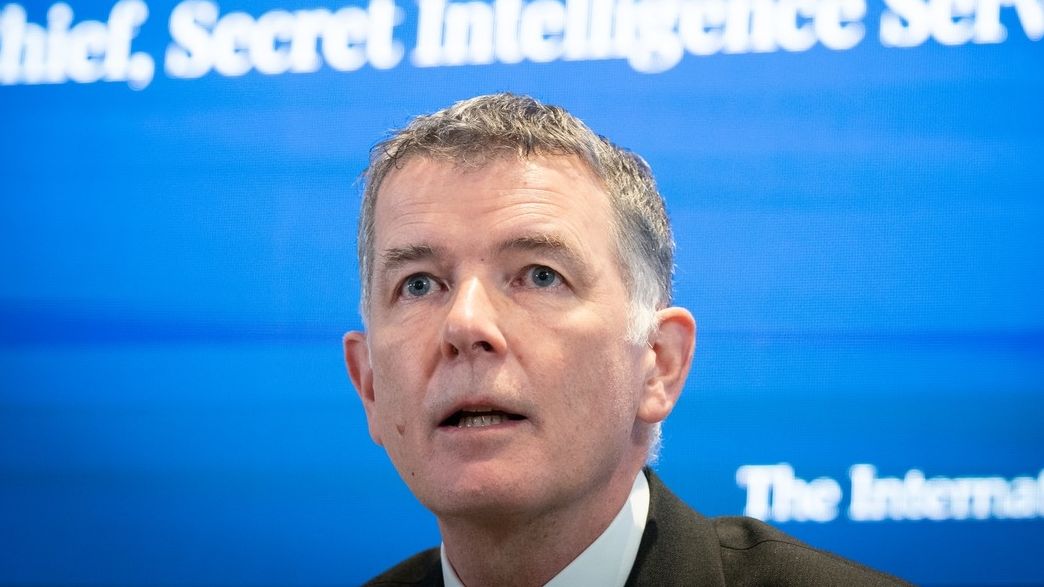 Šéf MI6: Ovládnutí umělé inteligence odpůrci Západu může mít závažné dopady