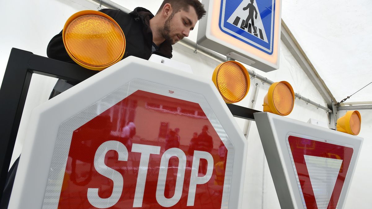 Brněnská firma představila chytré dopravní značky, které reagují na provoz