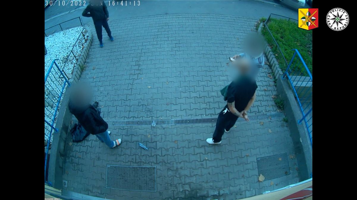 Policii se přihlásil muž, který měl napadnout tři cizince v Praze
