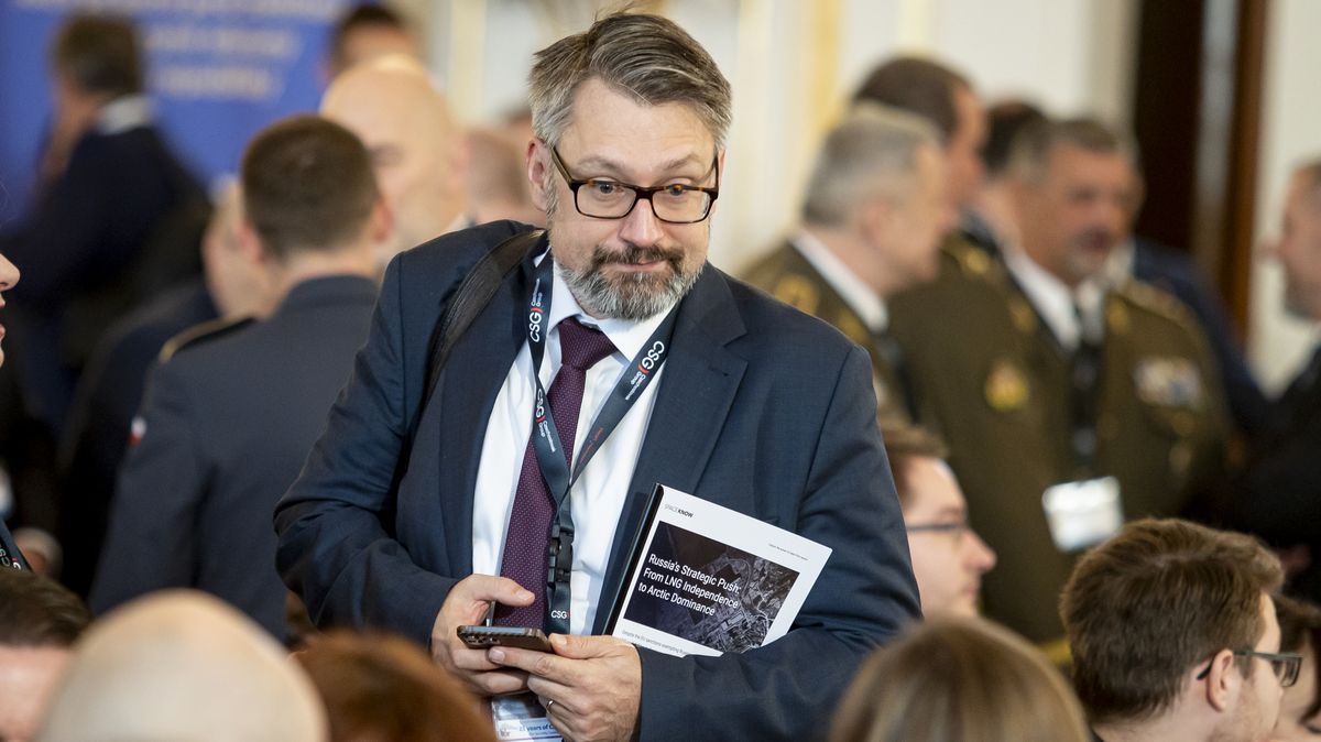 Souboj těžkých vah. Landovský a Šedivý chtějí post na obraně