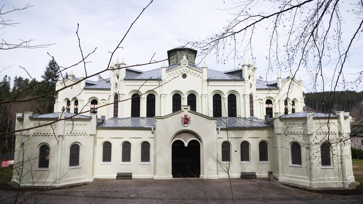 Od úmrtí polního maršála Alfreda Windischgrätze uběhlo 21. března 2024 přesně 162 let a správcům jízdárny ve Světcích u Tachova se na tento den podařilo zorganizovat její otevření po dlouhých letech rekonstrukcí. „Kdyby to viděl, měl by určitě radost,“ komentuje kastelán jízdárny Pavel Voltr