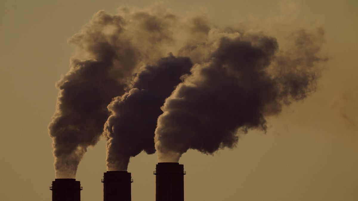 Emise CO2 spojené s energií loni vzrostly na rekordní úroveň
