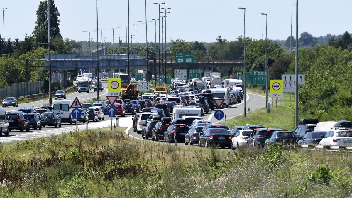 Řidiče čeká o víkendu na evropských silnicích dopravní peklo