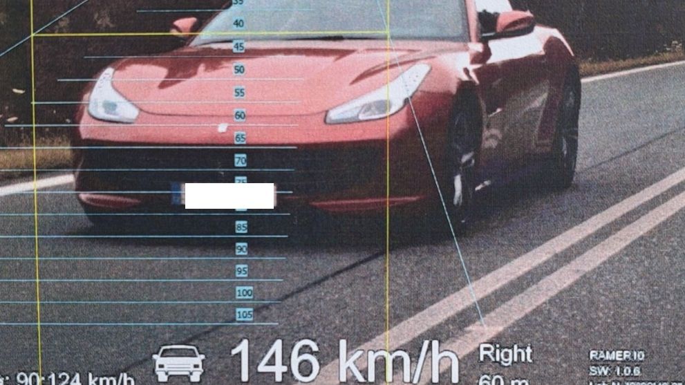 Řidič ferrari se řítil na okresce na Prachaticku 150 km/h