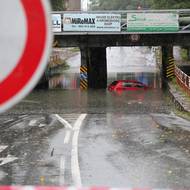 Zaplavený podjezd pod železniční tratí na ulici Mariánohorské v Ostravě uvěznil osobní automobil, 14. září 2024.