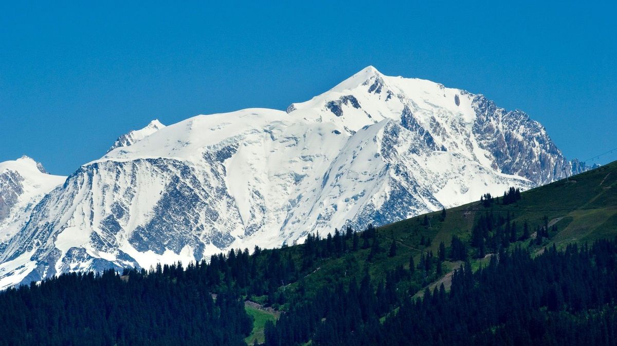 Na Mont Blanku se o víkendu držela teplota 33 hodin nad bodem mrazu