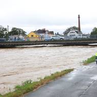 Rozvodněná řeka Opava v Opavě