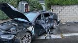 Náklaďák v Praze vyjel ze silnice na zahradu domu, po cestě zdemoloval auta