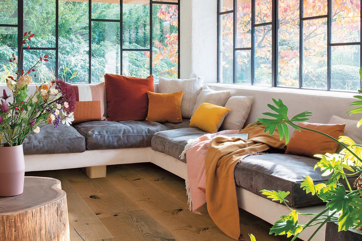 Denní světlo, rostliny a příroda v podobě dřevěné podlahy: terapie u nás doma.