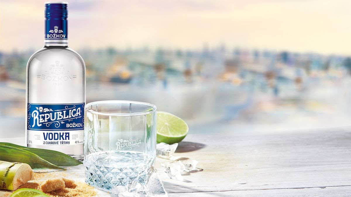 Božkov Republica Vodka z cukrové třtiny – použití cukrové třtiny původem z Guatemaly přináší ve spojení s průzračně čistou vodou dokonalou jemnost a čirost, 250 Kč