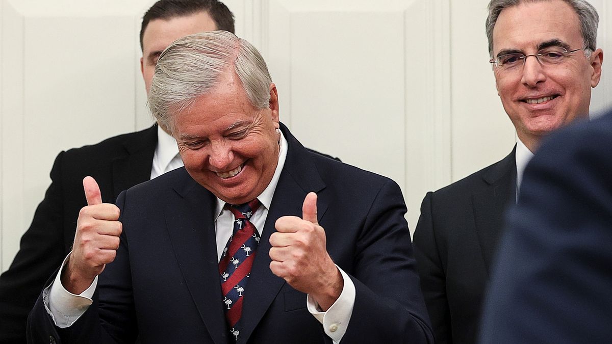 Lindsey Graham (vlevo) je jeden z nejvlivnějších republikánů americké politiky