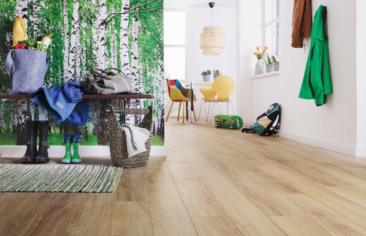Laminátové podlahy Wineo s nátěrem Aqua-Stop odolají vodě a umějí imitovat třeba i dřevěnou podlahu.