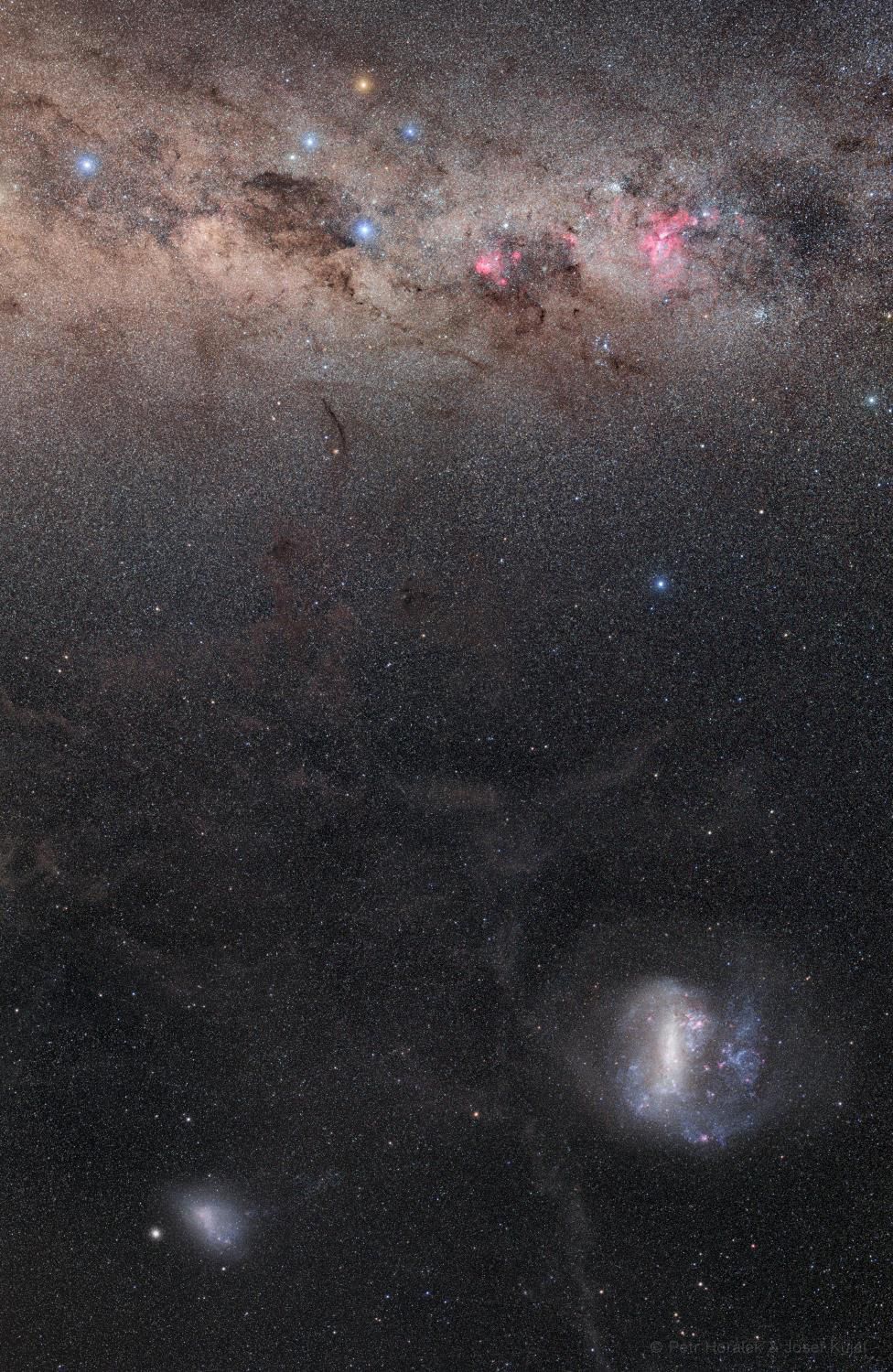 Snímek Galaxie a jižní nebeský pól publikovaný NASA jako snímek dne