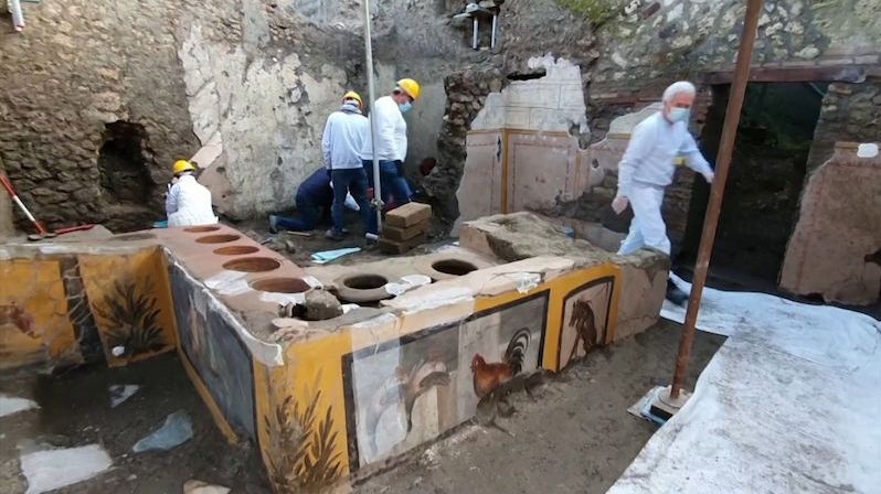 Archeologové nalezli v Pompejích antický fastfood i se zbytky jídel