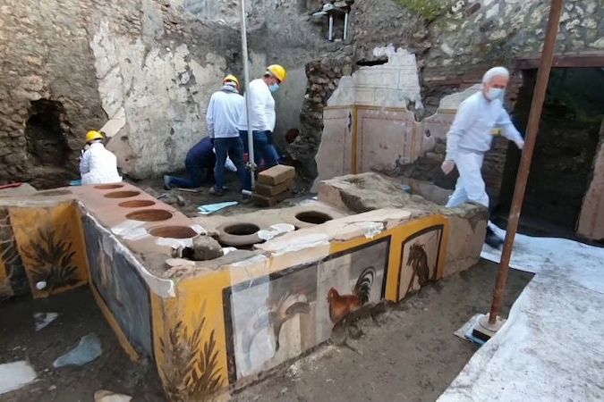 BEZ KOMENTÁŘE: Archeologové odkryli v Pompejích pouliční stánek s občerstvením z roku 79 n.l.