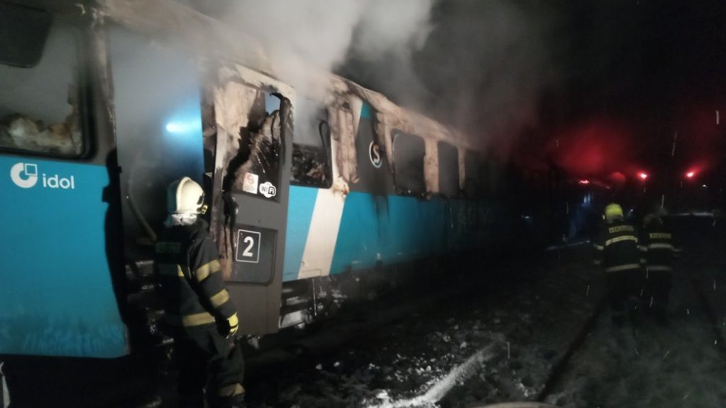 Požár vlaku v Rybništi na Děčínsku
