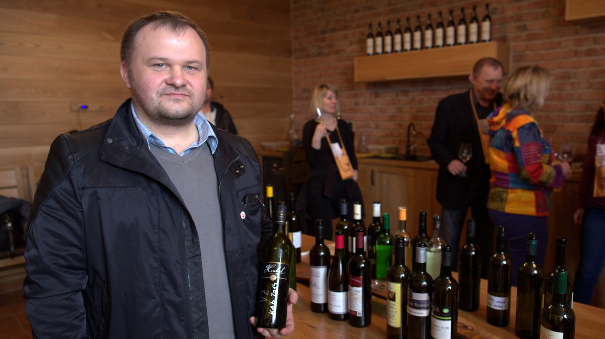 Bílovický vinař Hrabal: Lidé zatím mají dobrý příjem, na krásná vína peníze budou