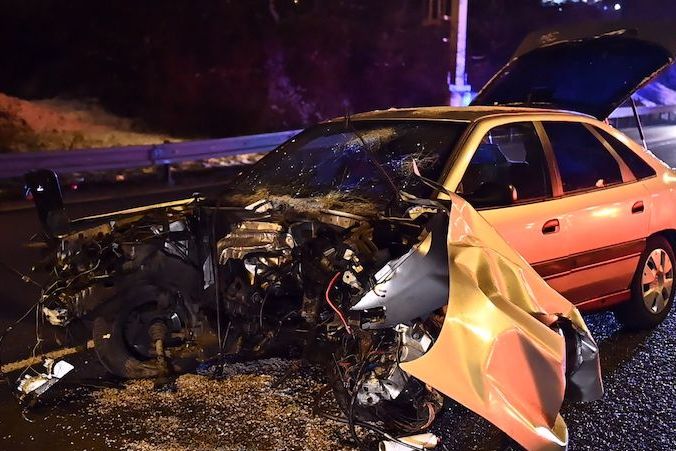 BEZ KOMENTÁŘE: Nehoda osobního vozu na Jižní spojce v Praze