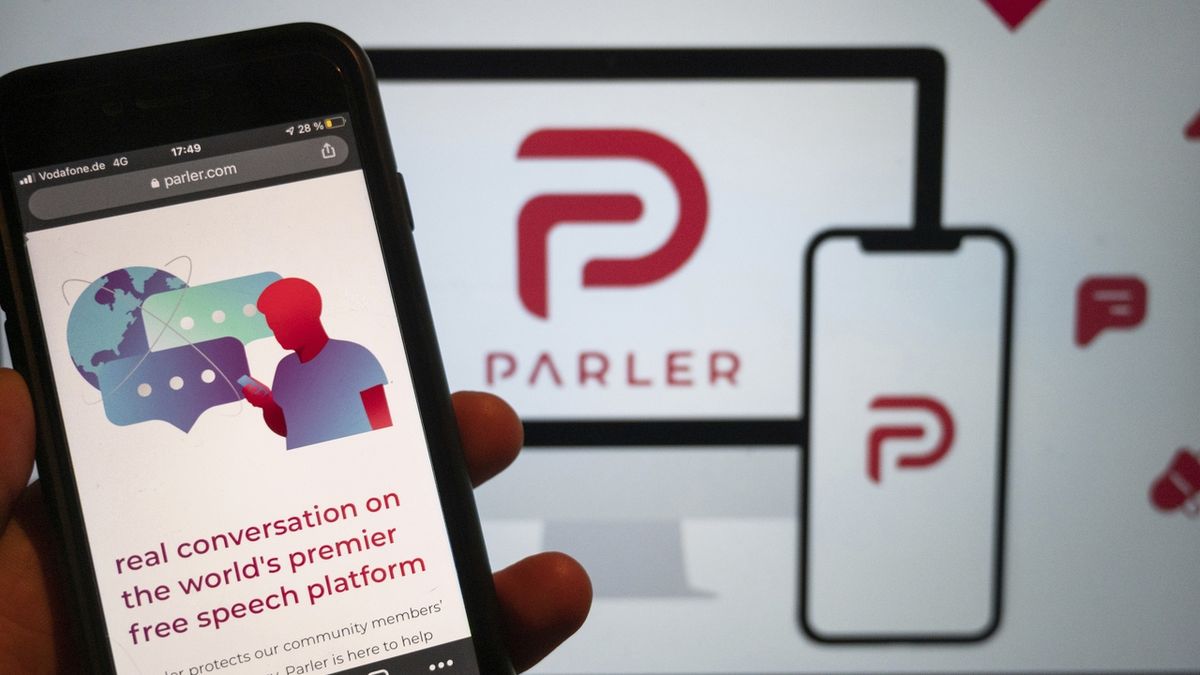 Sociální síť Parler je po více než měsíci opět dostupná