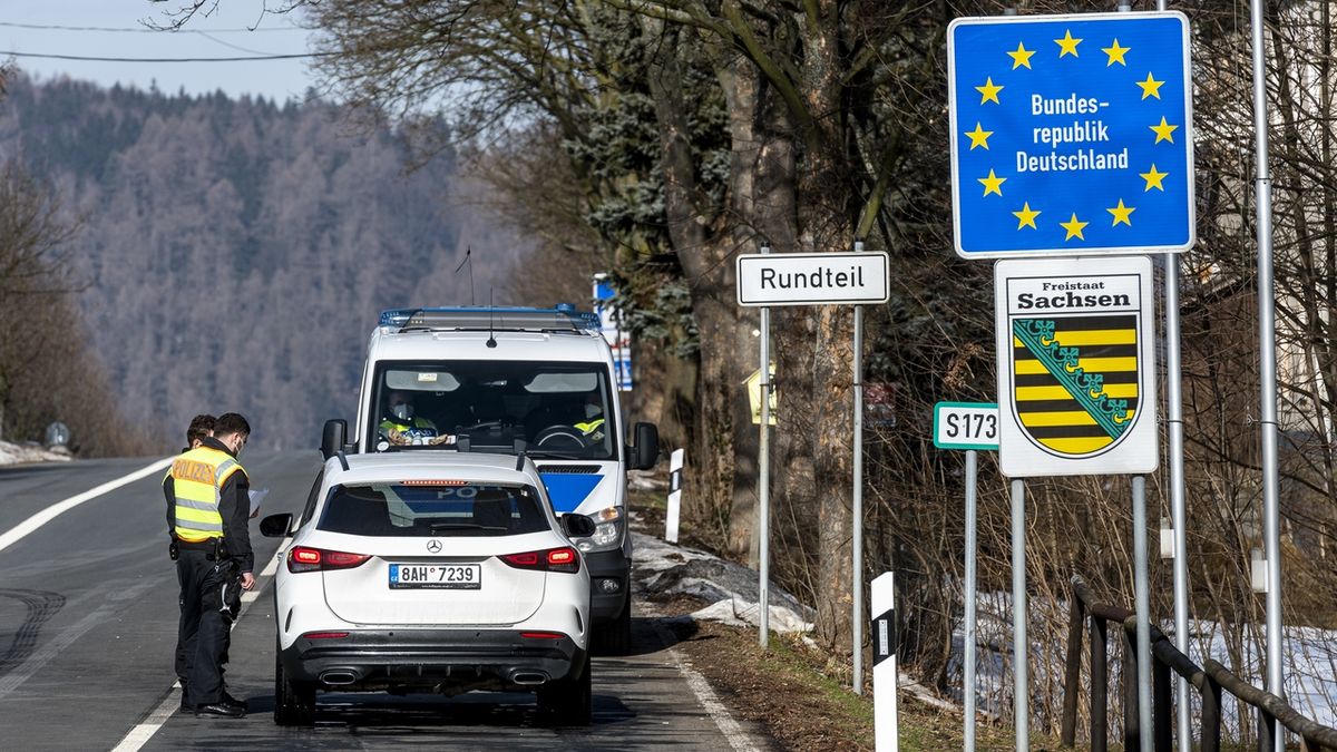 Německo bude kontrolovat hranici s Českem minimálně do začátku března
