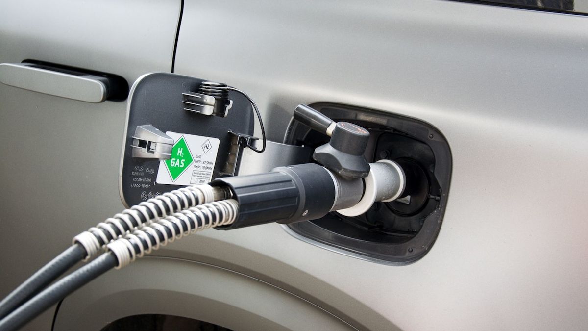 Cena vodíku pro auta by se mohla vyrovnat naftě do šesti let, plánuje vládní strategie