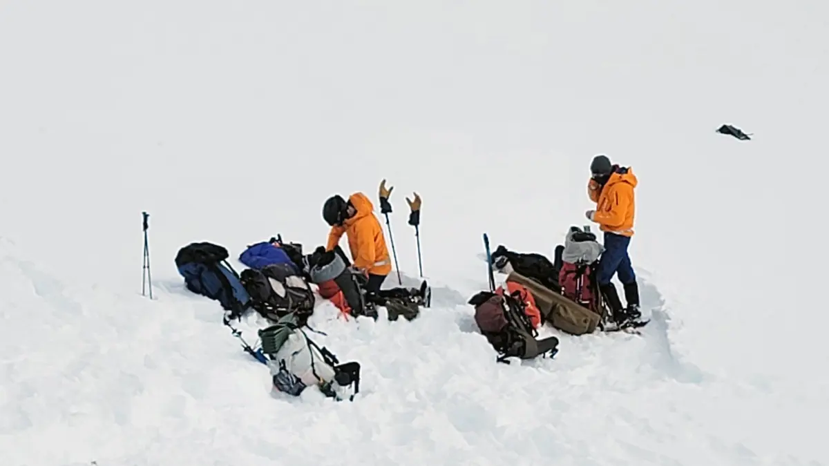 Záchranáři na Aljašce na místě havárie helikoptéry, ve které cestoval Petr Kellner.