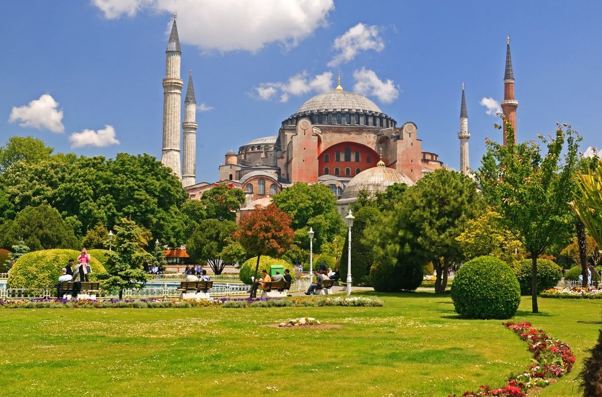 Chrám Hagia Sofia býval byzantským svatostánkem. Dnes se v něm modlí muslimové.