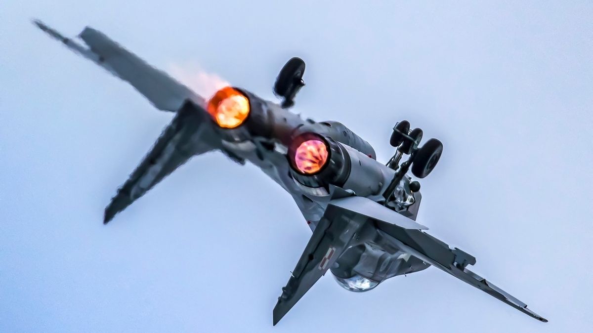 Pilot polské stíhačky omylem kanónem zasáhl kolegův MiG-29