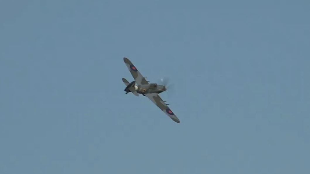 Do Prahy přiletěla válečná stíhačka Hawker Hurricane