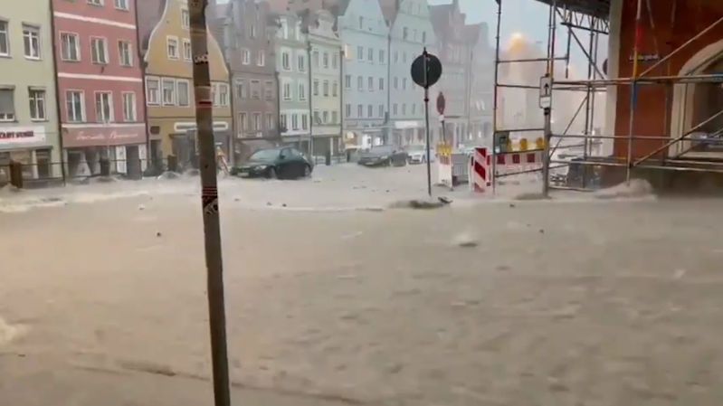 Bouře v Německu mají už přes 100 obětí