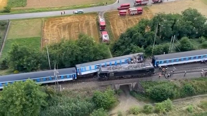 Na Prostějovsku se srazila lokomotiva s osobním vlakem