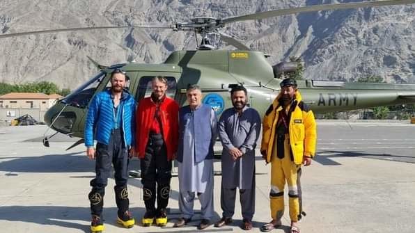 Jsme v pohodě, hlásí čeští horolezci zachránění v Pákistánu