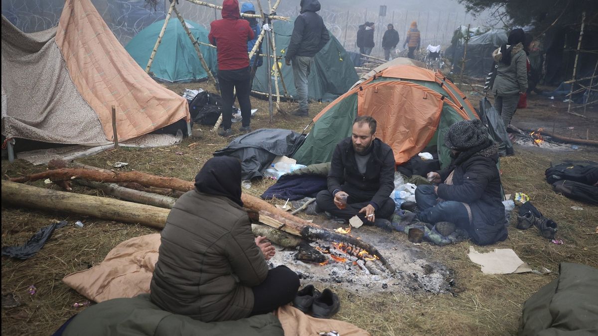Cesta do Německa je volná, kolují fámy mezi migranty na polských hranicích