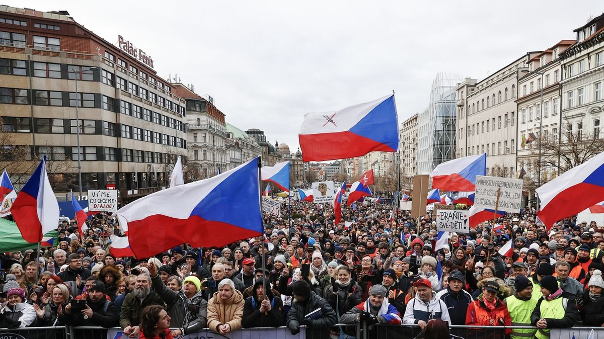 FOTO: V Praze se v neděli demonstrovalo proti povinné vakcinaci