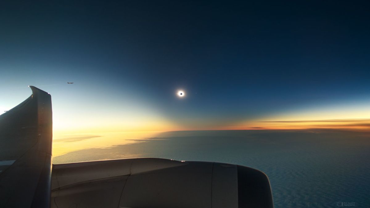 Český astrofotograf ulovil pro NASA snímek dne: Jediné letošní úplné zatmění Slunce