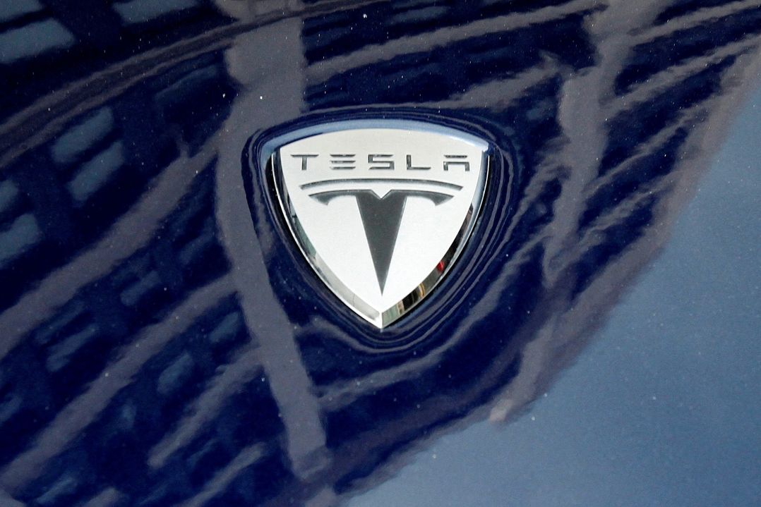 Logo společnosti Tesla.