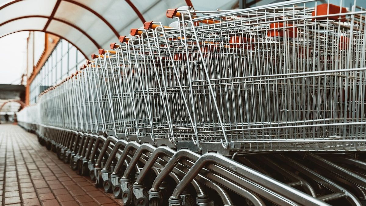 Falešné slevy. Inspektoři odhalili chyby téměř u poloviny kontrol
