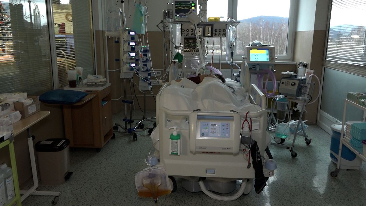 V Děčíně jsou pacienti na plicní ventilaci.