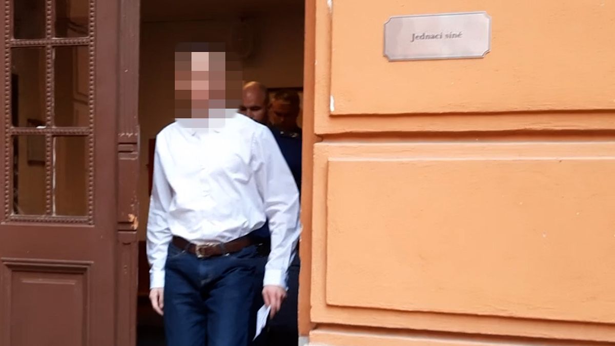 Mladík plánoval teroristické útoky na ambasády v Praze