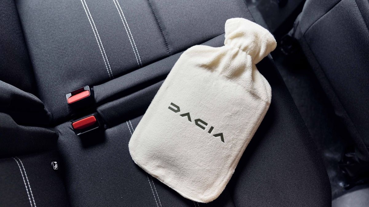Dacia si utahuje z měsíčních plateb za vyhřívané sedačky, nabízí termofor zdarma
