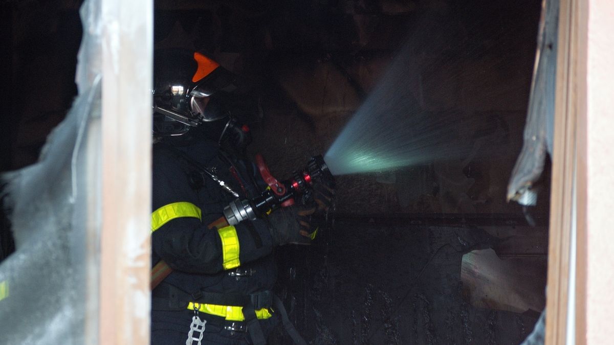 Hasiče zaměstnal požár rodinného domu v Šenově