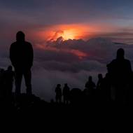 Do národního parku dorazily tisíce lidí.