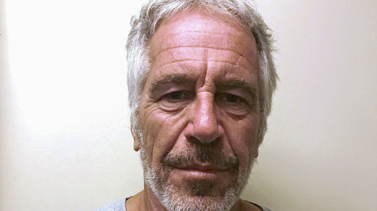 Dvanáct žen žaluje FBI za selhání v případu Epstein