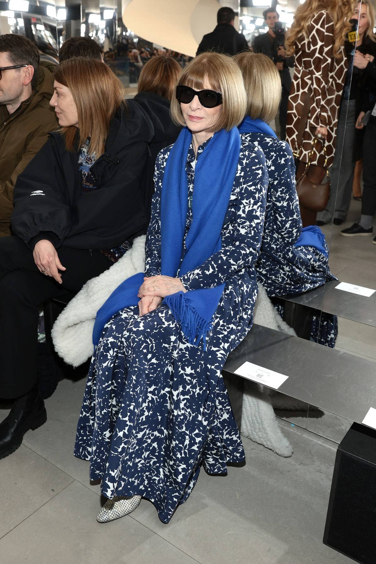Anna Wintour v modrém modelu