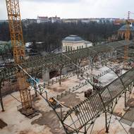 Ocelová konstrukce levého křídla na snímku z března 2024.