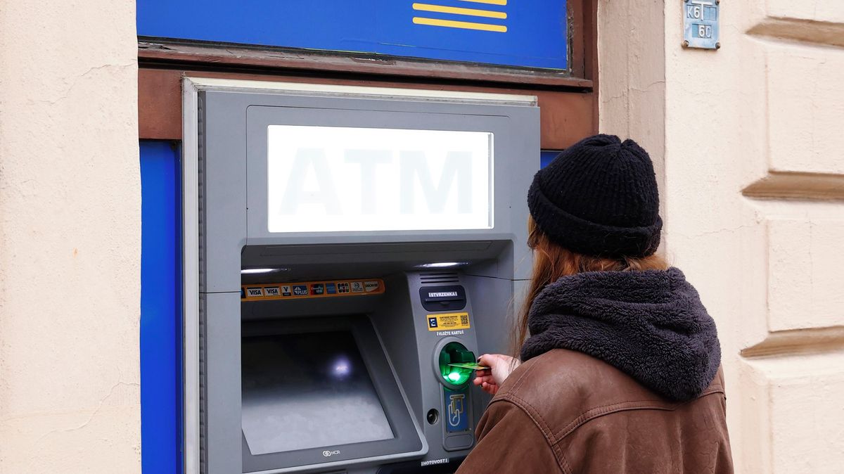 Pozor na bankomaty Euronet. Účtují poplatek za nevyžádanou službu