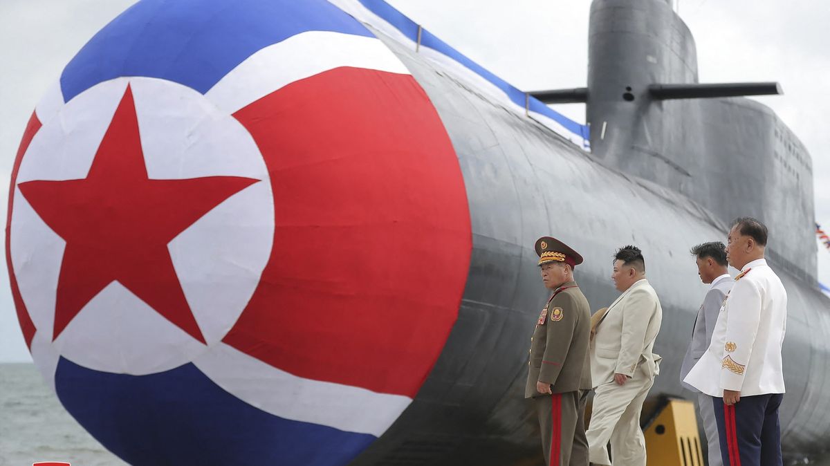 Severní Korea staví další ponorku schopnou nosit balistické rakety