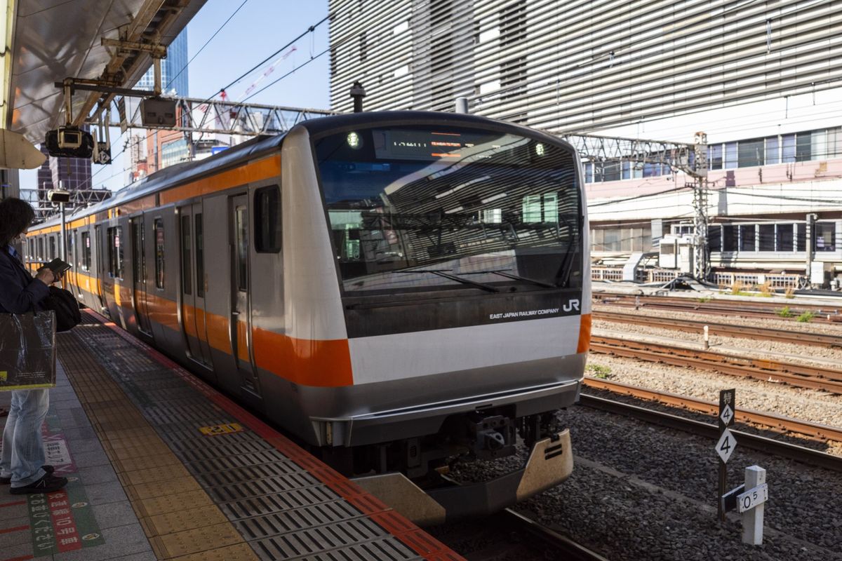 Cestující v Tokiu nahlásil hada ve vlaku, způsobilo to zpoždění