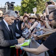 Rozdal i řadu podpisů